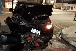 Entregador fica ferido em colisão envolvendo carro e moto no Centro de Arapiraca