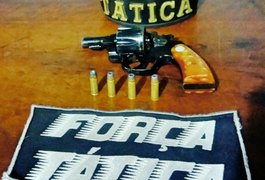 Homem é detido com arma de fogo no bairro Cacimbas, em Arapiraca