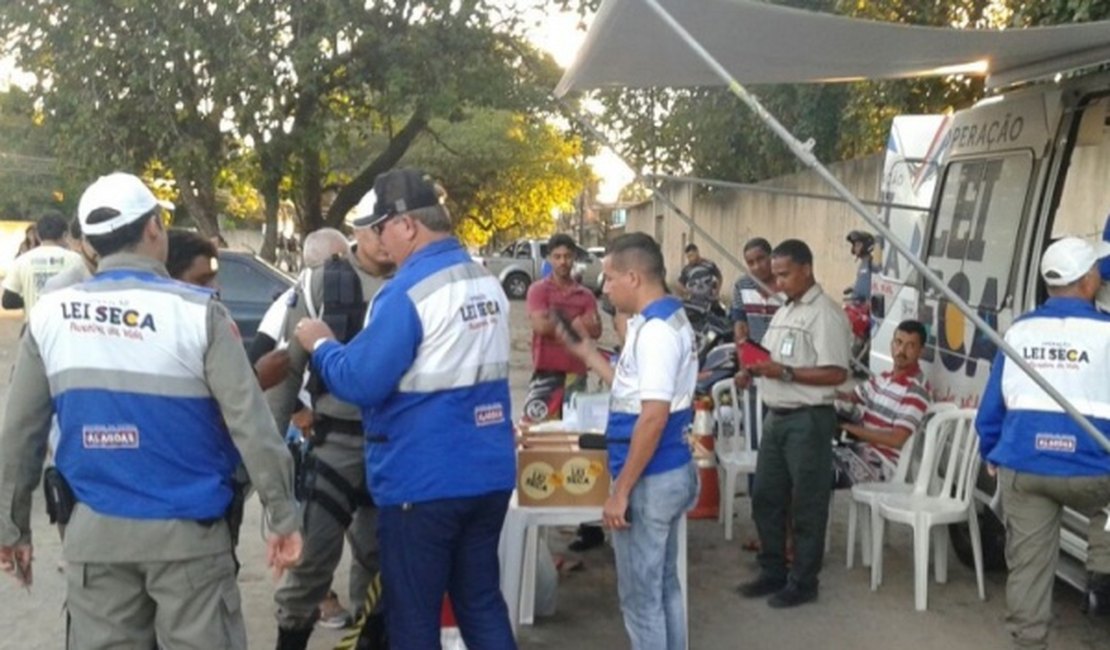 Lei Seca prende um e multa cinco condutores que dirigiam sob efeito de álcool