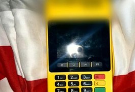 Italianas são enganadas em praia e pagam R$ 3 mil por maço de cigarros
