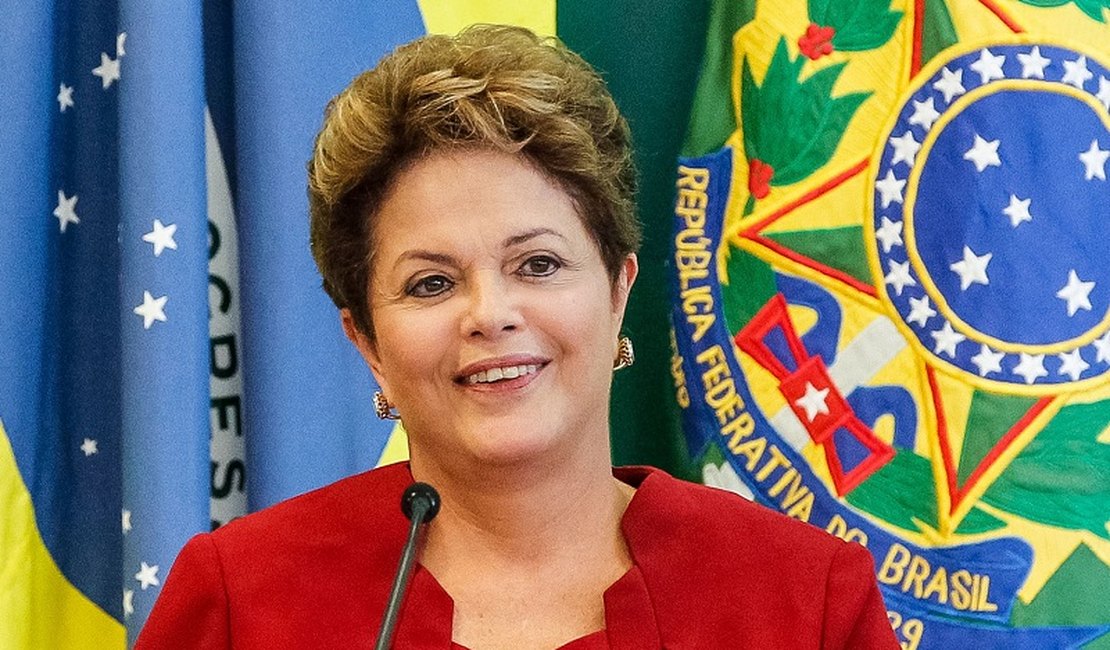 Dilma diz que fará 'governo de transição' caso retorne ao poder