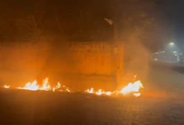 VÍDEO: Área com lixo é queimada no bairro Jardim Tropical e situação gera incômodo