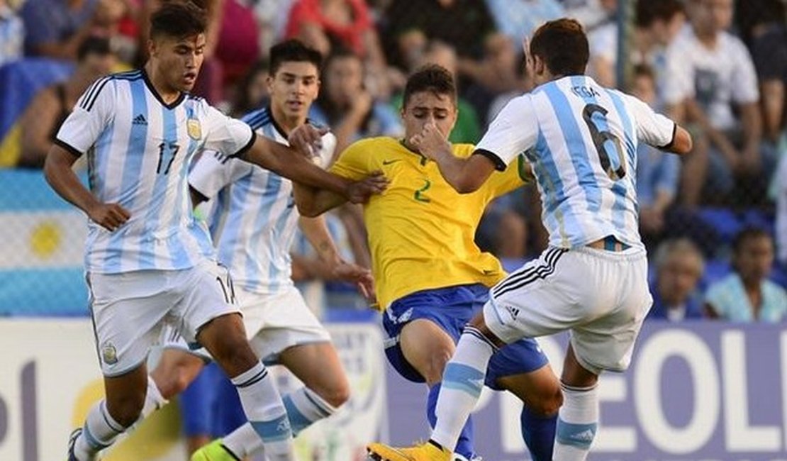 Brasil vacila nos minutos finais e perde clássico para a Argentina