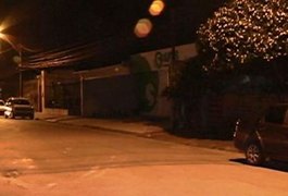 Bandidos invadem restaurante em Maceió e roubam clientes e funcionários