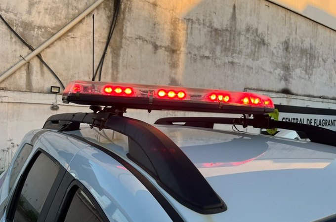 Polícia prende homens por furto em supermercado na Ponta Verde, em Maceió