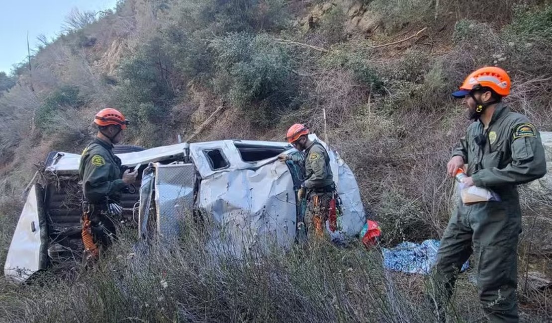 Mulher sobrevive após despencar de cânion com carro e ficar quatro dias presa em ferragens