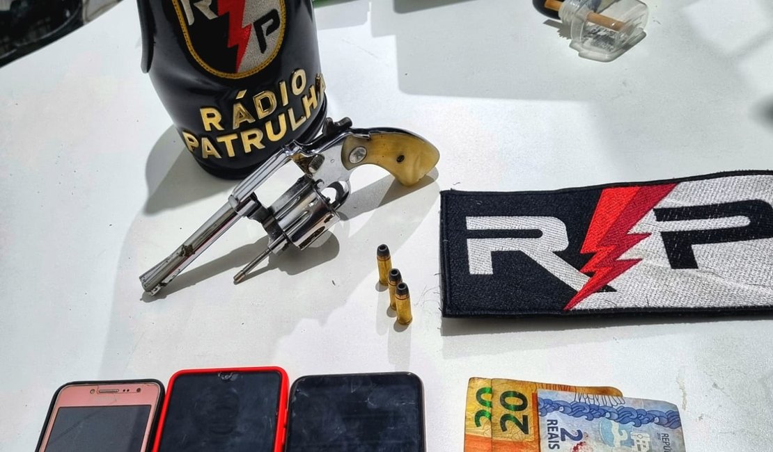 Dupla é presa após assaltar loja e invadir casa para fugir da polícia, em Arapiraca