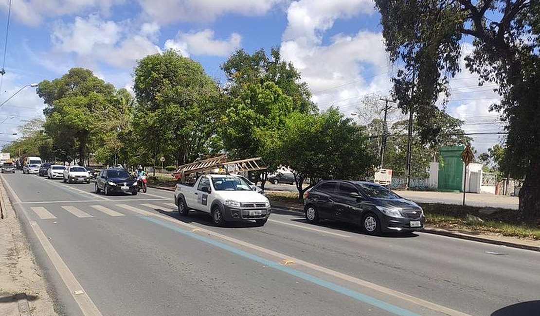 Idoso é atropelado ao atravessar avenida em Maceió