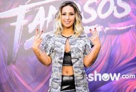 Valesca perde paciência com Faustão e toma microfone do apresentador