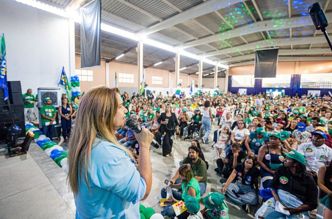 Diante de uma multidão, Rute Nezinho assume compromisso com políticas públicas para mães atípicas e cuidadoras