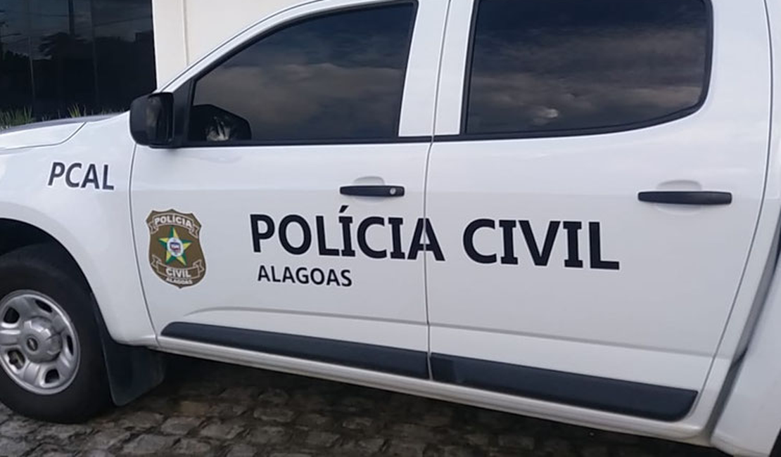 Mulher que matou marido com golpes de enxada em Feira Grande é presa 1 ano após o crime