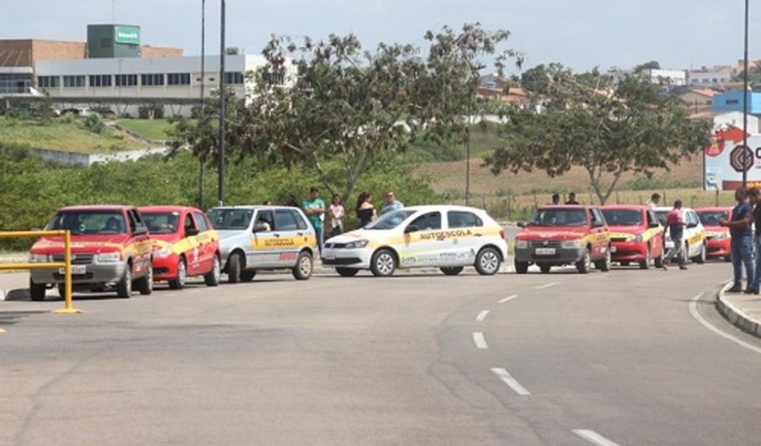 Detran divulga calendário de reagendamento dos serviços interrompidos nos dias 11 e 12