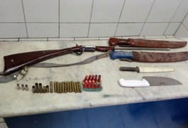 Oplit cumpre mandados de suspeitos de furtar veículos, em AL