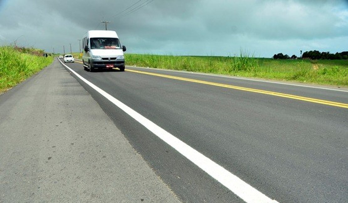 Capotamento na BR-101 deixa sete pessoas feridas em Alagoas, diz PRF