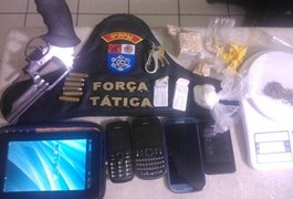 PM apreende cocaína, crack e maconha após denúncia ao 181