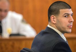 Ex-astro do futebol americano Aaron Hernandez morre em prisão dos EUA