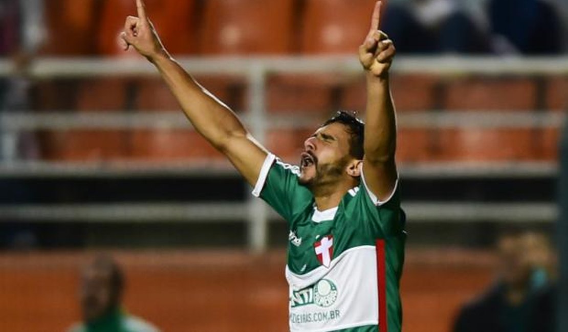 Com virada e três de Henrique, Palmeiras vence Chape e sai da degola