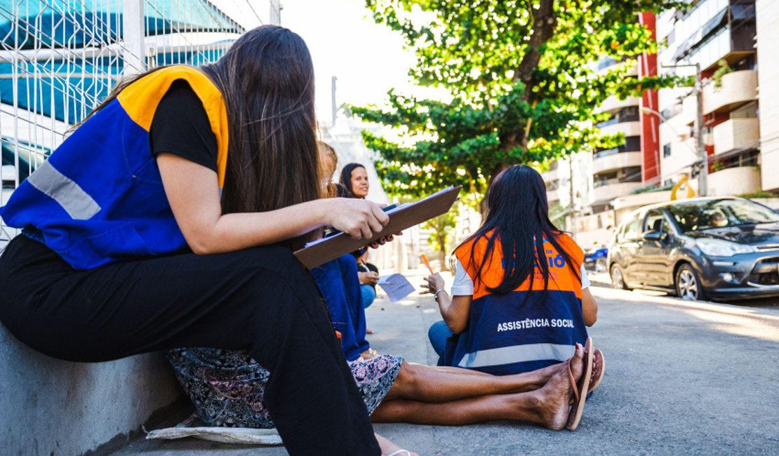 Abordagem Social realiza busca ativa e dá assistência a pessoas em situação de rua em Maceió