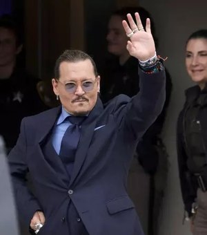 Aposentada perde R$ 208 mil achando que namorava Johnny Depp