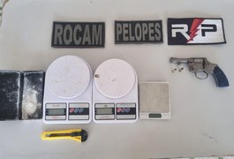 PM prende homem com arma de fogo, droga e munições após ameaças a mãe e irmã, em Arapiraca