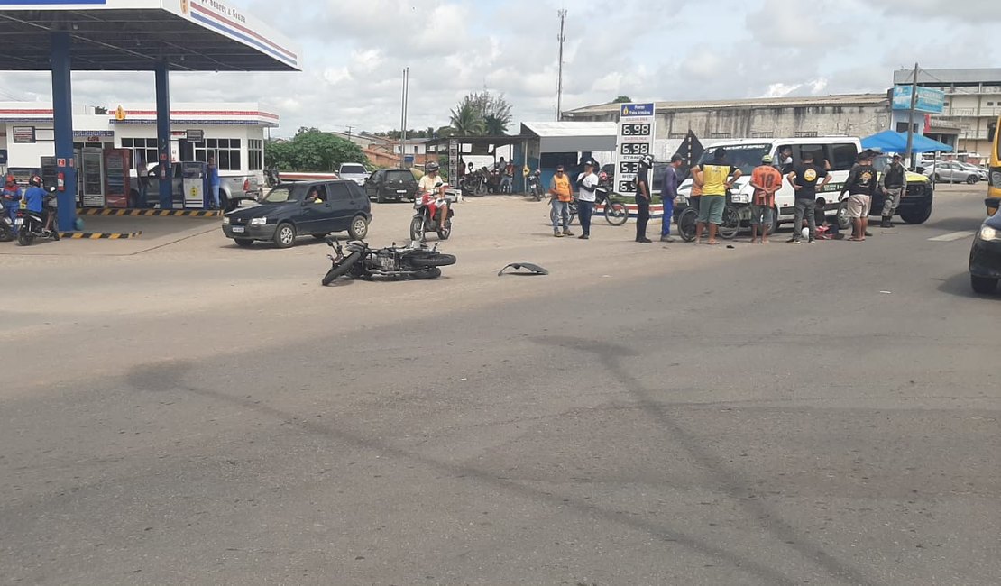 Colisão no cruzamento da “Igrejinha”, em Arapiraca, deixa motociclista ferido nesta segunda-feira