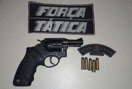 Força Tática prende jovem com arma de fogo em São Sebastião