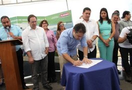 Renan convida Célia para inaugurações e confirma presença em Arapiraca
