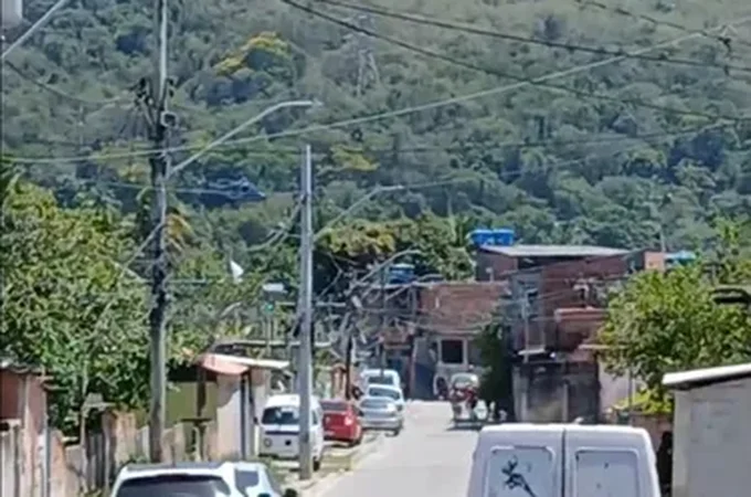 Helicóptero é atingido por tiros enquanto sobrevoava durante operação