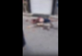 Homem é espancado após cobrar bicicleta furtada no Jacintinho, em Maceió