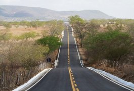 Estado entrega mais de 14 km de estradas recuperadas no Sertão,