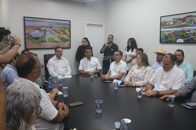 Vídeo. Com apoio de deputado Daniel Barbosa, prefeito Luciano assina Ordem de Serviço para pavimentação de mais bairros em Arapiraca