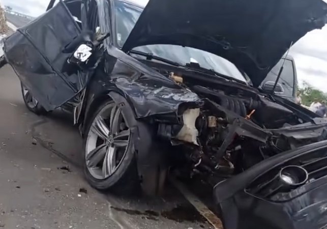 Motorista perde controle de carro e bate em mureta na AL-220, em Jacaré dos Homens