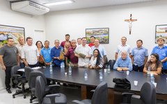 Prefeito Luciano Barbosa assina convênios com Unamaa e anuncia R$ 1,5 milhão para aquisição de alimentos a famílias de baixa renda