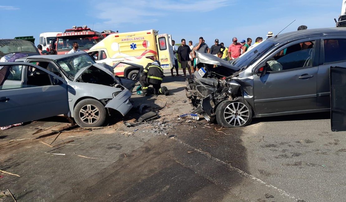 Grave acidente deixa quatro feridos na AL-105