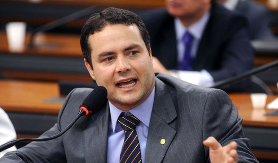 Renan Filho deve extinguir até oito secretarias de Estado