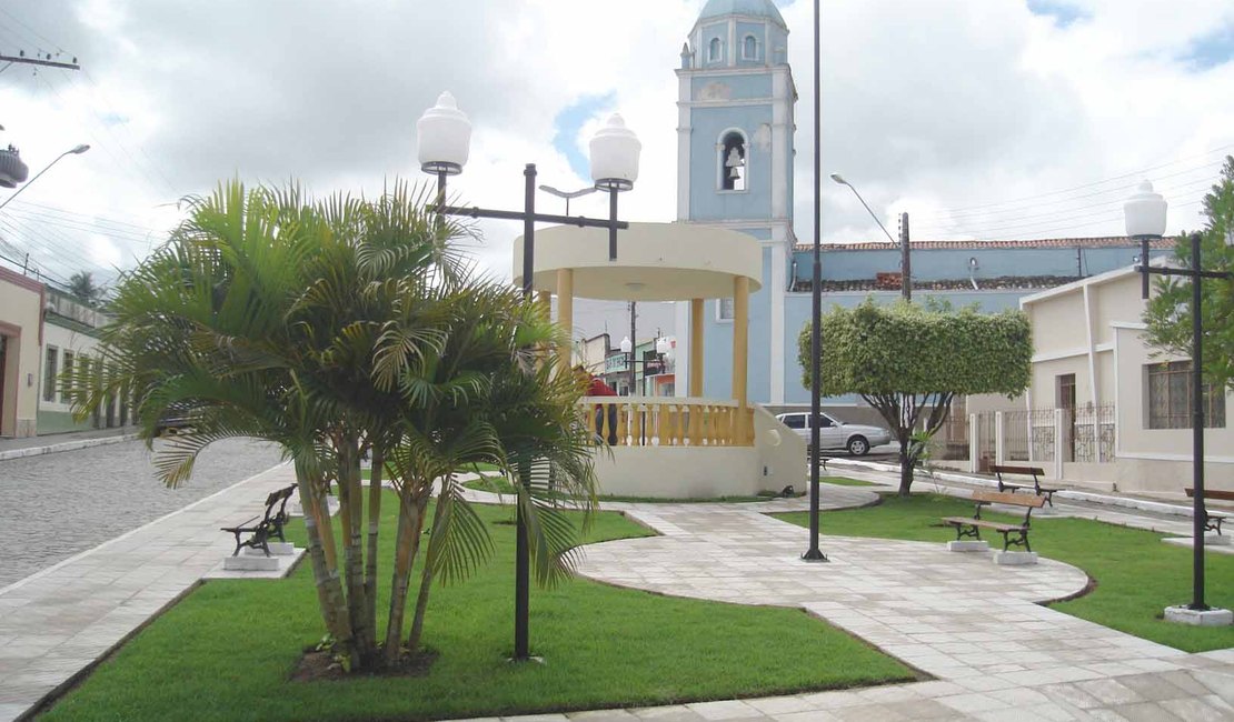 Motociclista embriagado choca-se com poste e morre em Limoeiro de Anadia