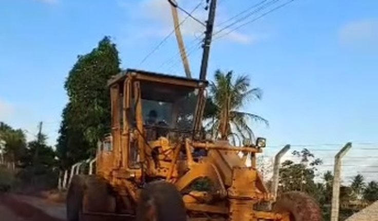 Prefeitura ﻿inicia obras para asfalto que liga Feira Grande ao Povoado Olho D’água do Meio, e realiza ﻿manutenção em estradas vicinais