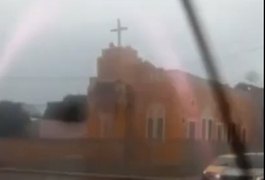 Vídeo. Chuvas e ventanias derrubam parte de igreja histórica na Bahia