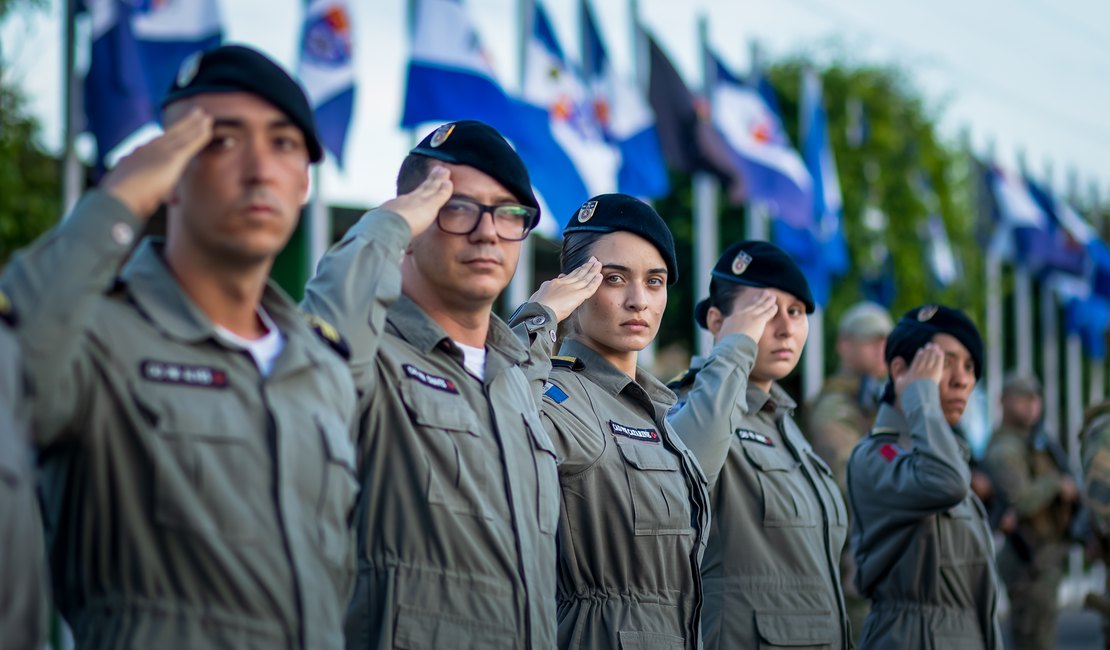 Polícia Militar promove 253 policiais e homenageia outros 304 com medalhas do mérito