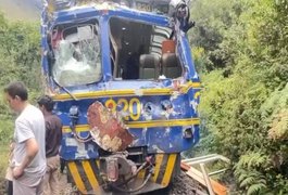 Batida entre trens deixa 1 morto e 30 feridos em rota turística para Machu Picchu, no Peru