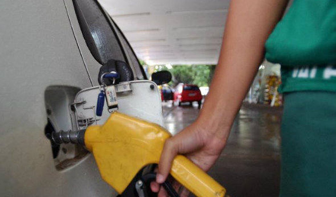 Preço da gasolina deve subir de 5,5% a 6% após eleições, diz fonte