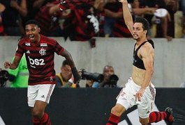 Em jogo emocionante, Flamengo vira nos acréscimos e vence Athletico