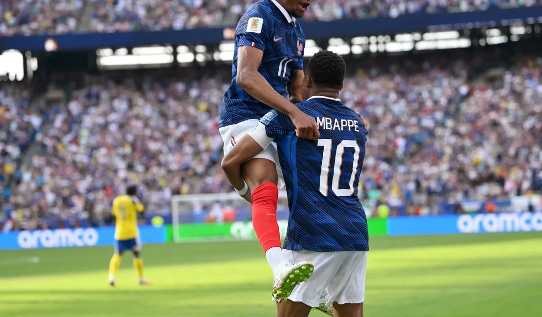 França domina Suécia com show de Mbappé e vai às oitavas da Copa do Mundo