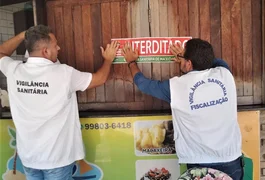 Barraca de tapioca é interditada na orla de Pajuçara, em Maceió