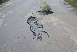 Morador de residencial de Arapiraca denuncia vazamento de água