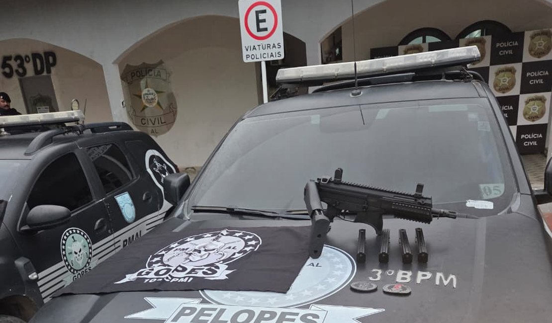 Idosa é presa após arma de grosso calibre ser localizada em residência, em Arapiraca