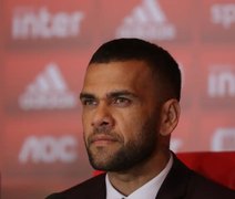 Daniel Alves é condenado a pagar R$ 80 mil de indenização por se apropriar de música de sertanejos