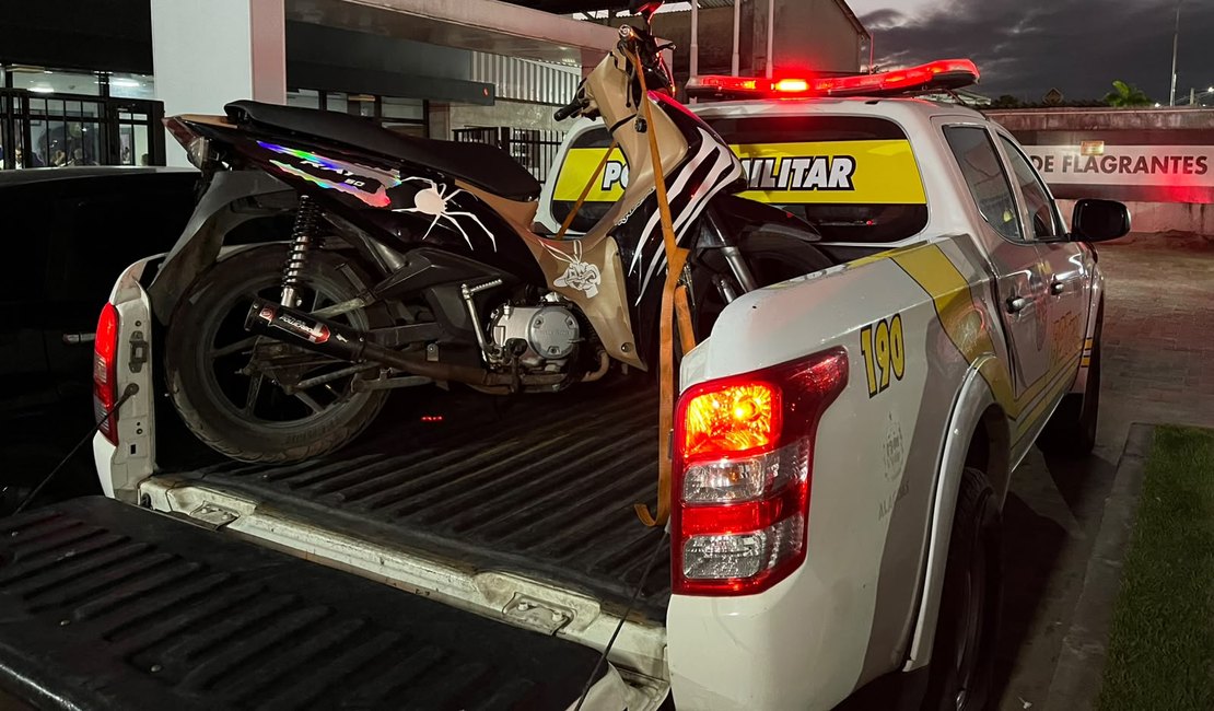 Após tentar fugir de blitz, ﻿homem com passagens pela polícia é preso com moto roubada, em Maceió