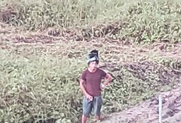 Vítima denuncia homem que está se masturbando vendo mulheres passarem na rua em Arapiraca