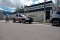 Criminosos em Biz roubada fazem assalto, abandonam veículo e fogem com outra moto, em Arapiraca